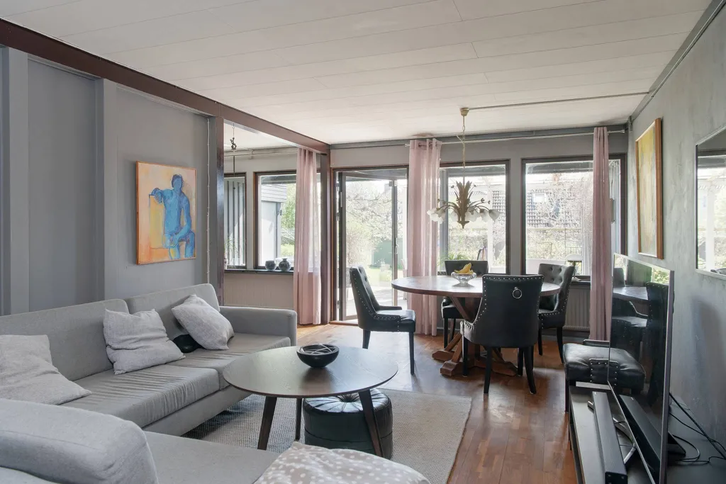 Séjour - Villa with Solarium in Family-Friendly Area