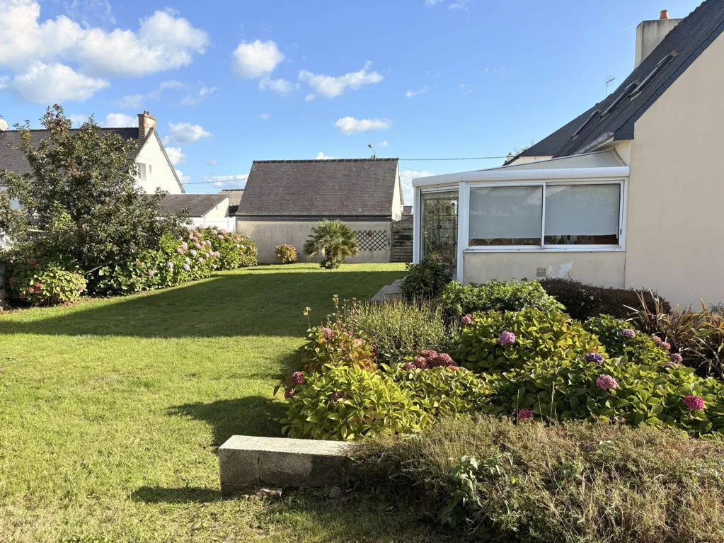 Jardin - Maison Traditionnelle avec Jardin près du Centre