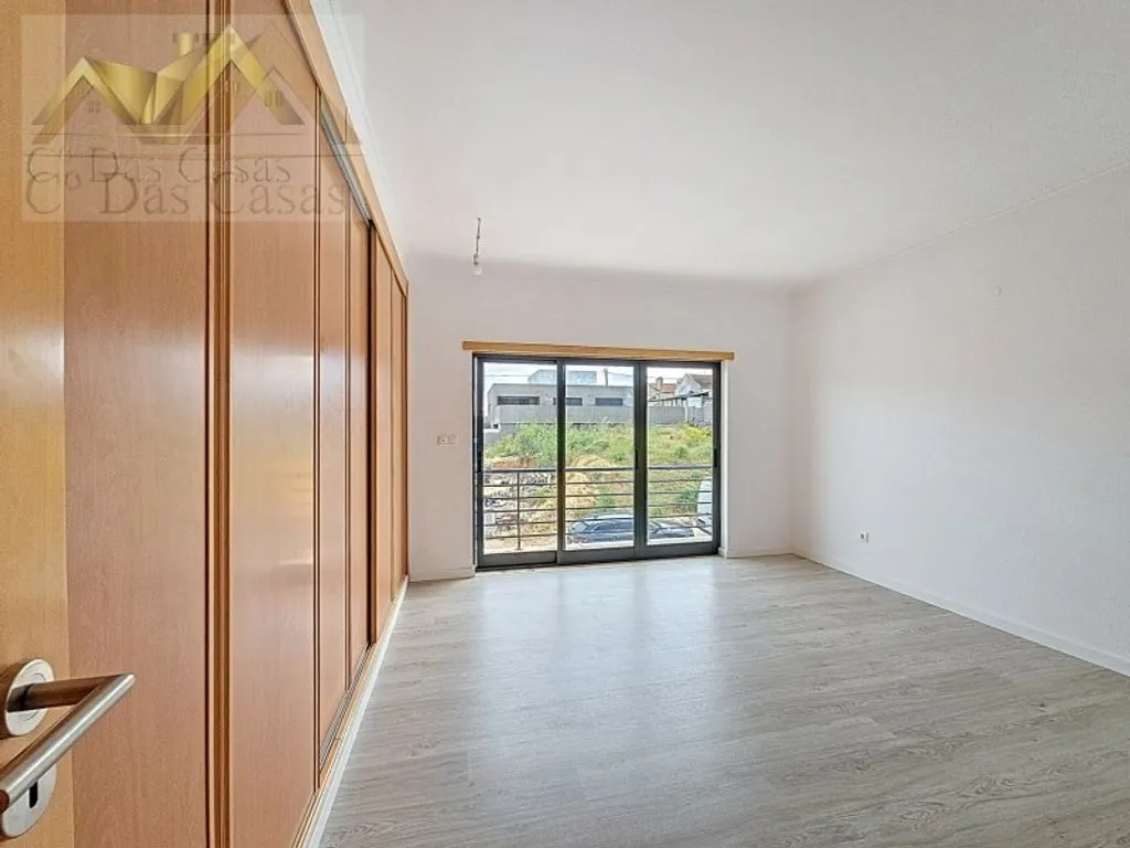 Bedrooms - Modern House in Final Renovation in Almada