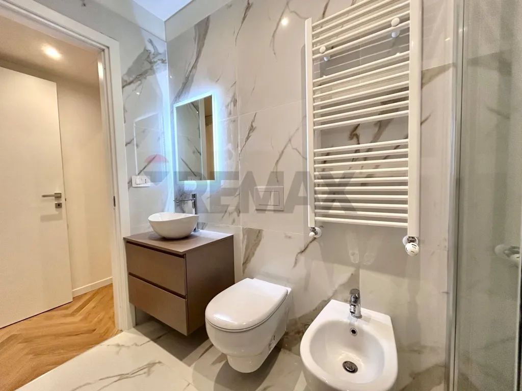 Vannitoad - Rearfitted Flat with Balcony in Isola, Milan