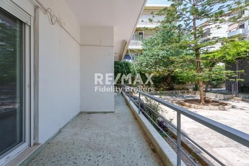 Rõdu - Apartment with Balcony in Ano Glyfada