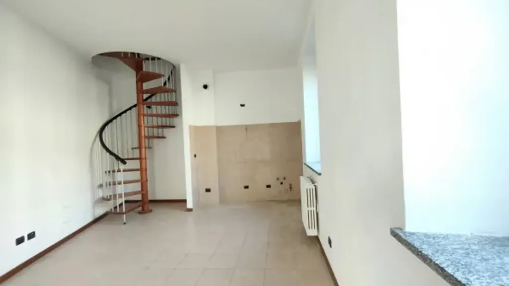 Séjour - Rented Duplex with Central Heating in Rho