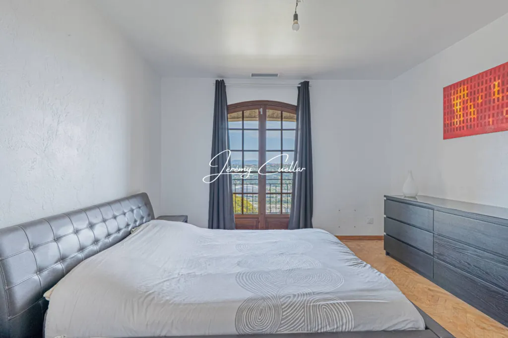 Chambres - Duplex avec Terrasse Panoramique à Saint-Laurent-du-Var