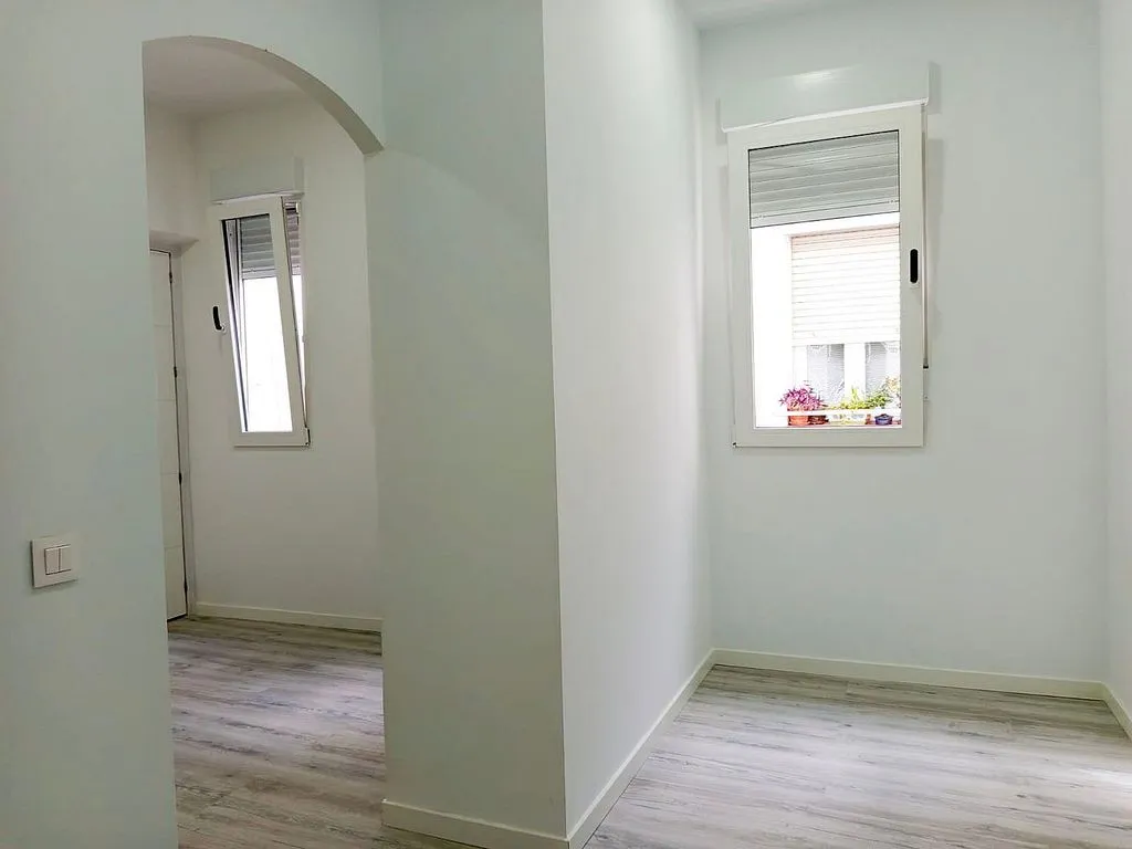 Pièces - Modernised 1-Bed Flat with Balcony in Trafalgar
