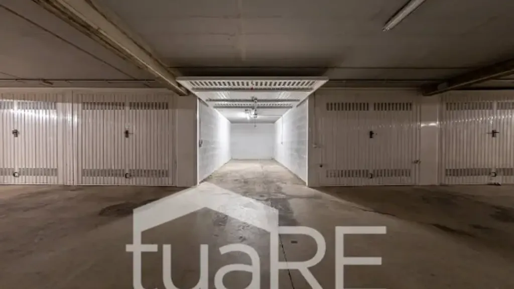 Garage - Rented Studio with Parking in Balduina, Rome