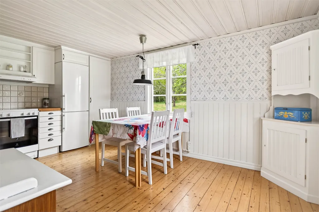 Salle à manger - Renovated Holiday Home with Pool in Ängby
