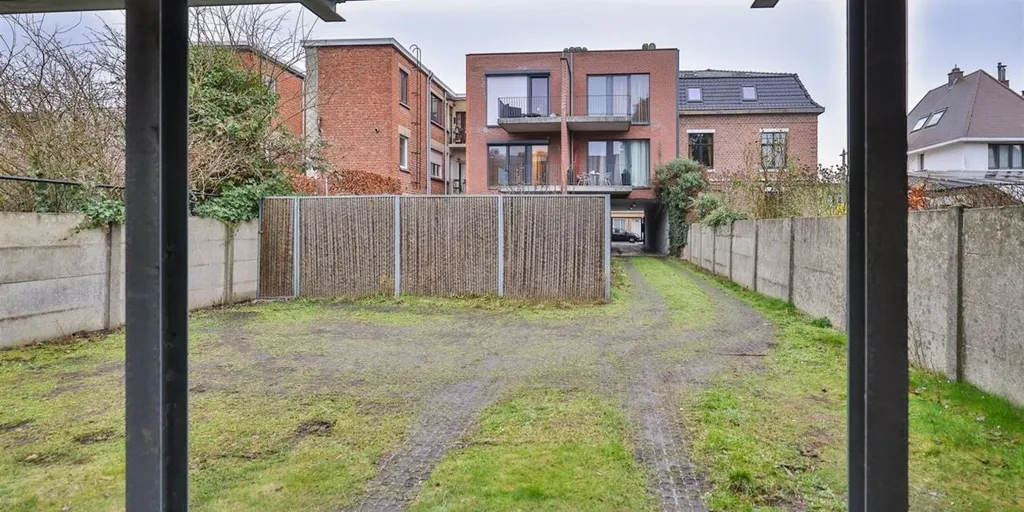 Aed - Apartment with Terrace in Central Mortsel