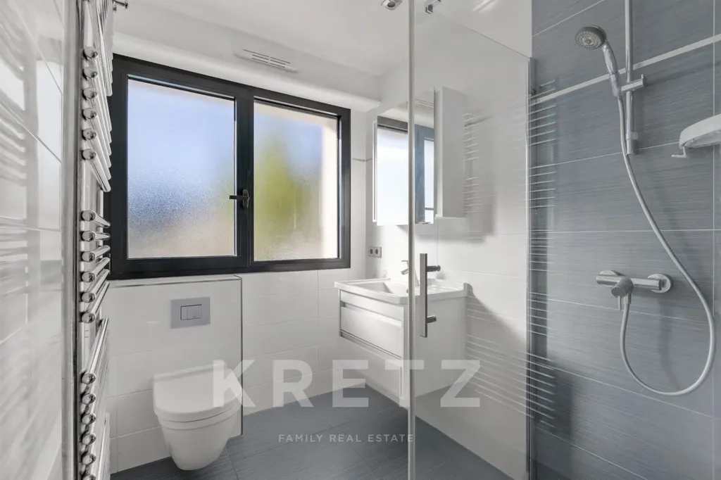 Bathrooms - Contemporary Villa with Sea View in Eze