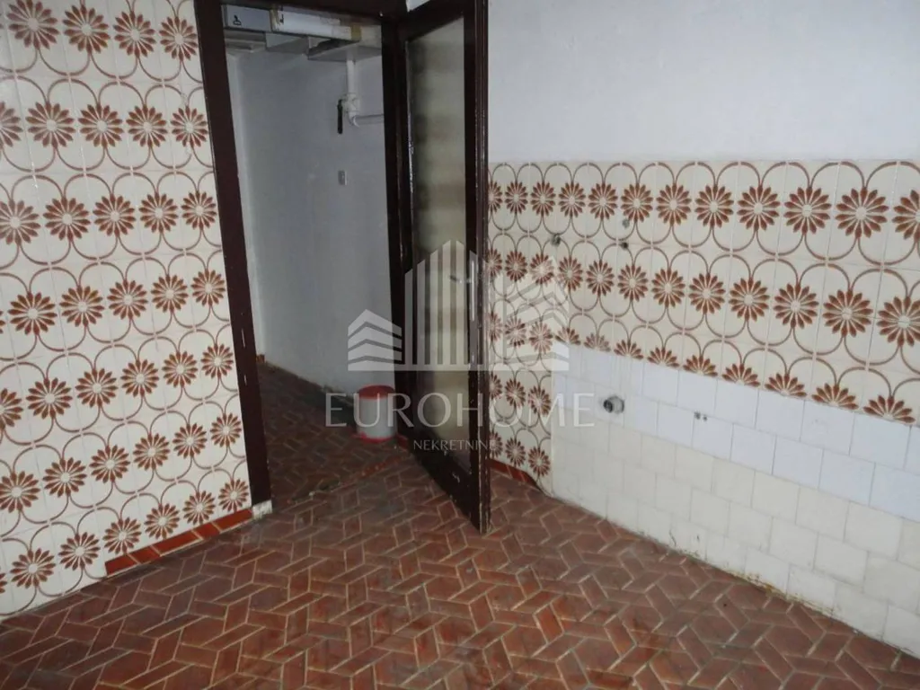 Entrée - Three-Bedroom Flat with Central Heating in Donji Grad, Zagreb