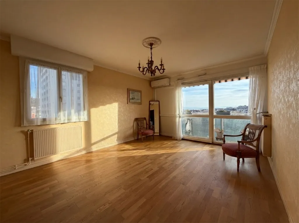 Séjour - Appartement T4 avec Vue Dominante Cathédrale à Clermont-Ferrand