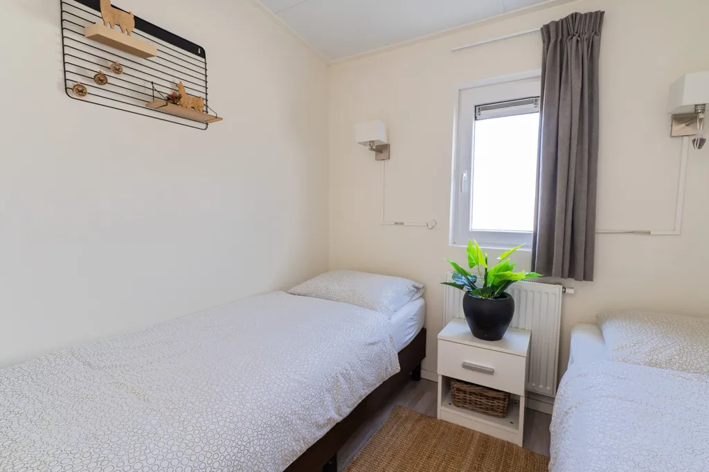Magamistoad - Chalet with Waterfront Access in Hellevoetsluis