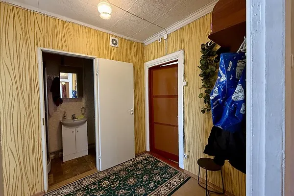 hallway_entrance