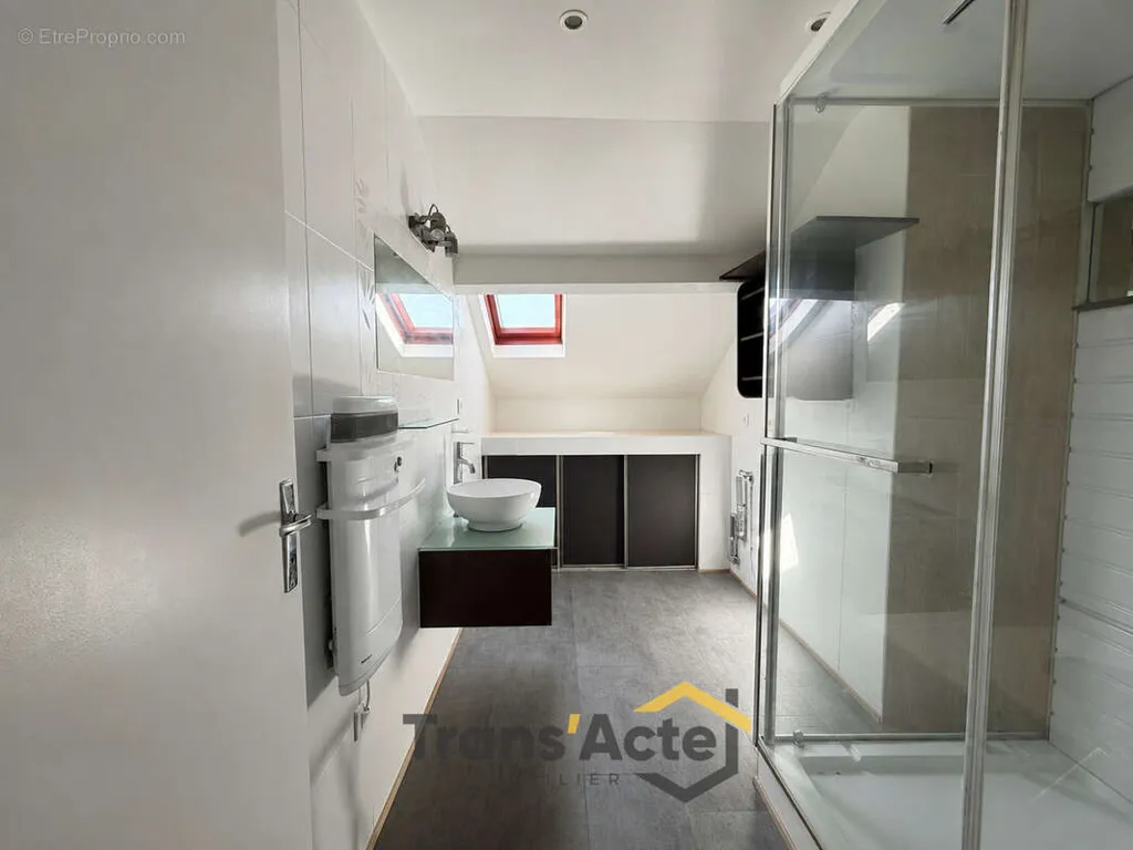 Vannitoad - Charming 3-Piece Apartment in Arras