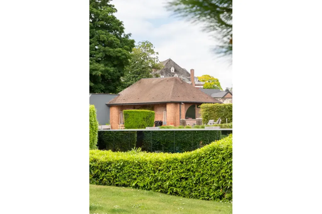 Aed - Elegant Villa with Pool in Nivelles