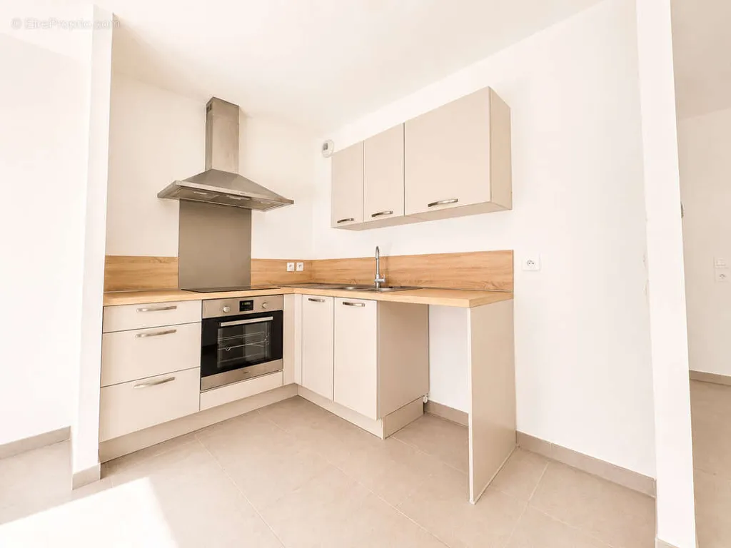 Cuisine - Appartement Moderne avec Balcon dans Résidence Récente