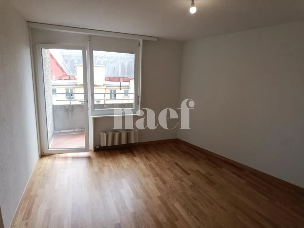 Pièces - 3-Bedroom Apartment with Balcony in Neuchâtel
