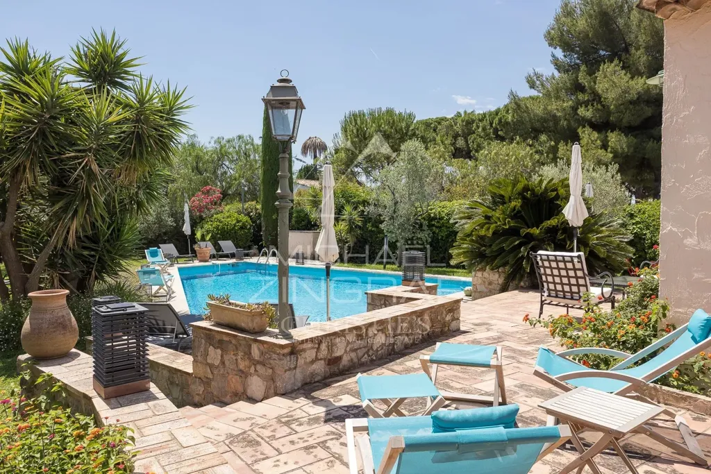 Piscine - Villa provençale avec piscine à Cap d'Antibes