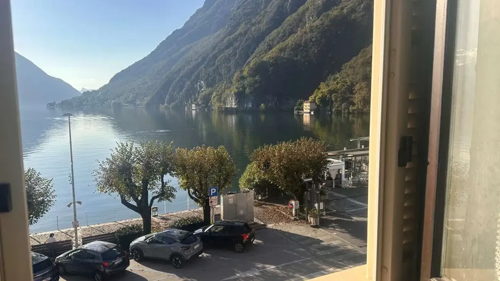 Toad - Luxury Lake View Apartment in Porlezza
