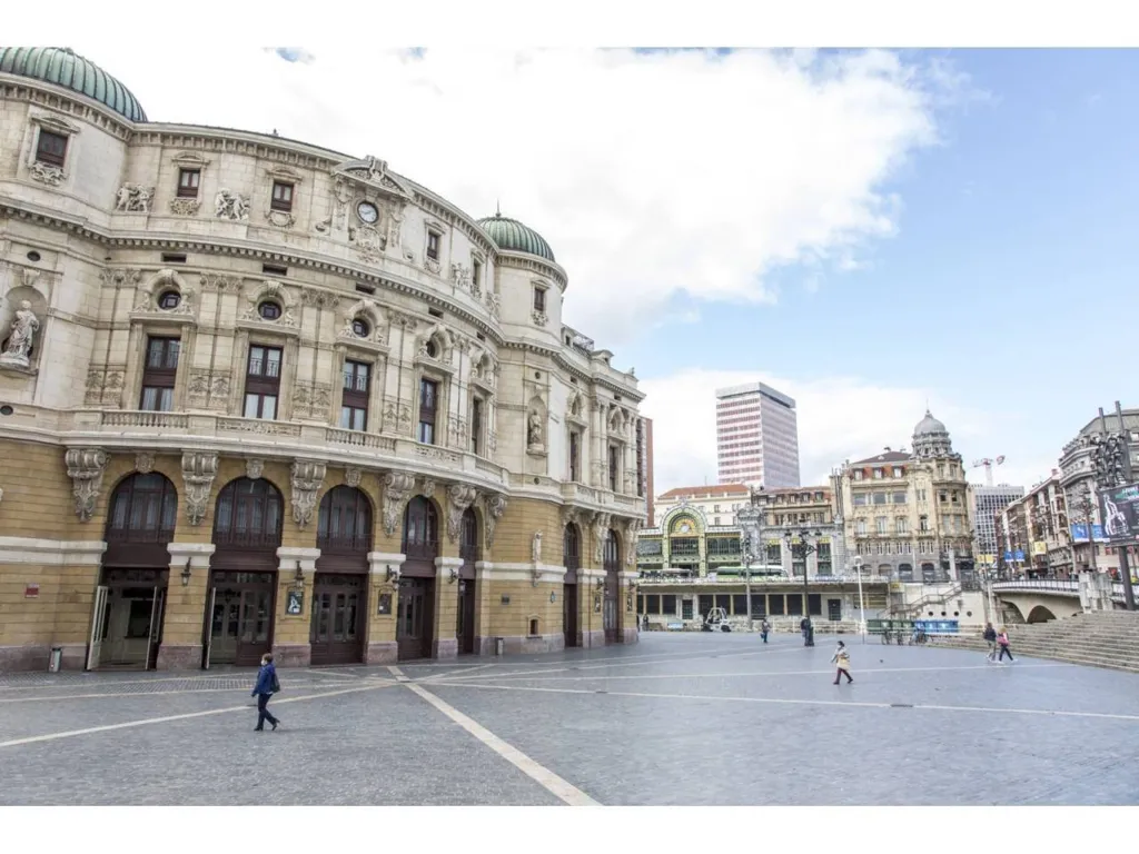 Reformed Flat with Balcony in Bilbao's Old Town