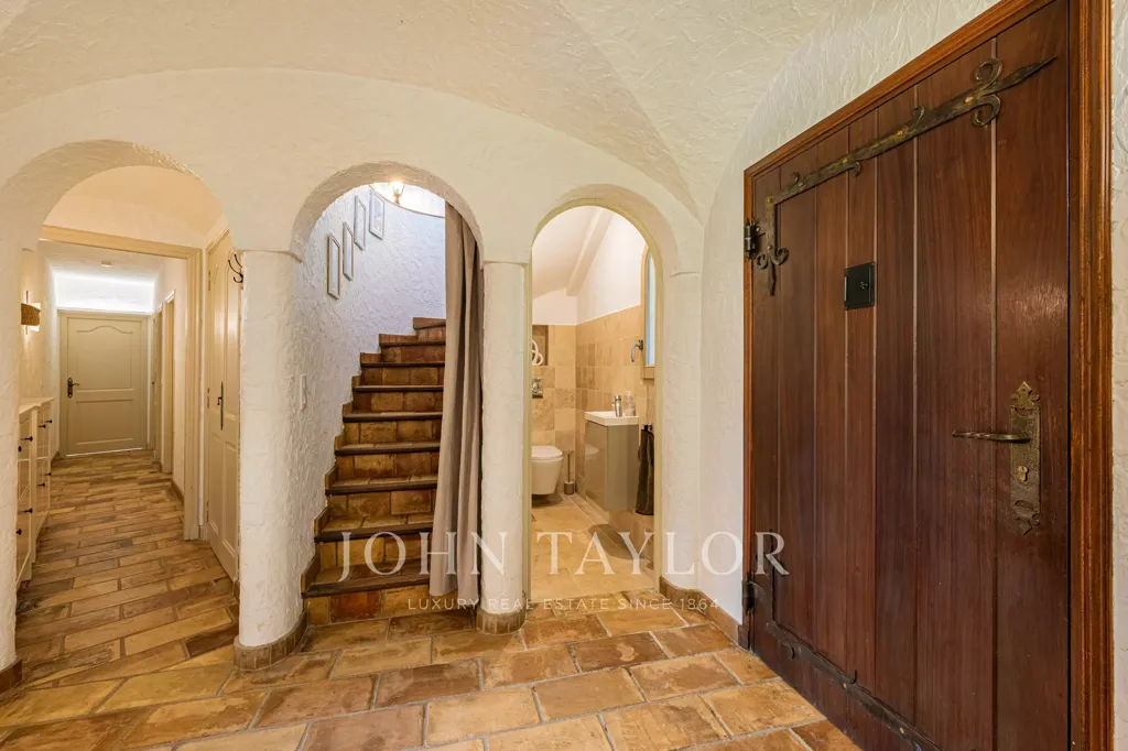 Esik - Provençal Mas with Pool in Private Domain