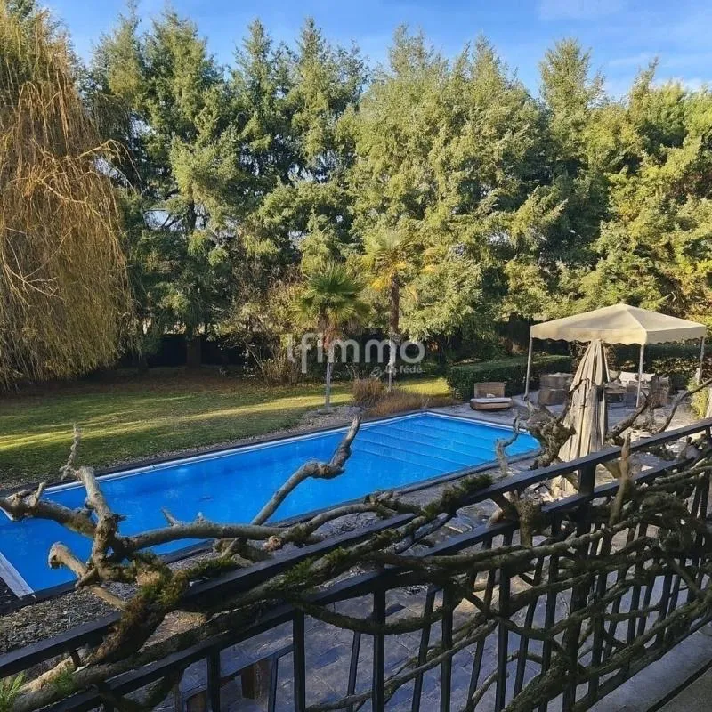 Bassein - Renovated House with Pool near Lencloître
