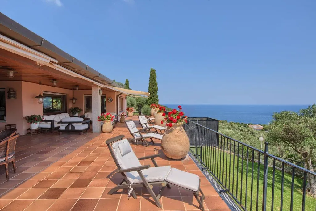 Terrace - Mediterranean House with Sea Views in Begur