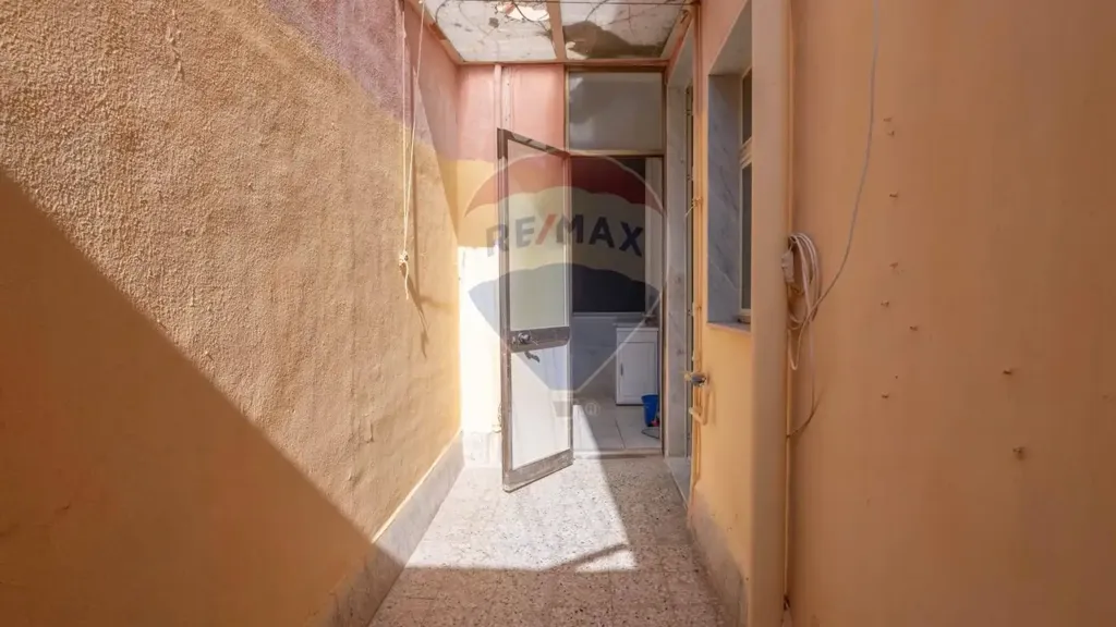 Esik - Ground Floor Apartment with Private Courtyard in Augusta