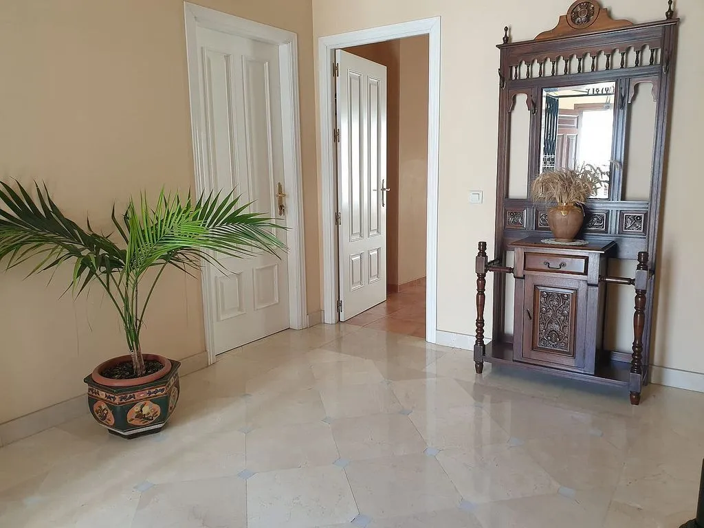 hallway_entrance