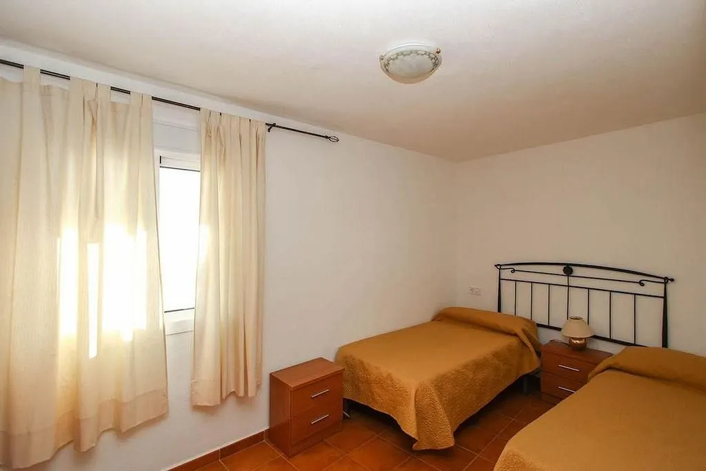 Magamistoad - Adjoined House with Terrace in Guaro