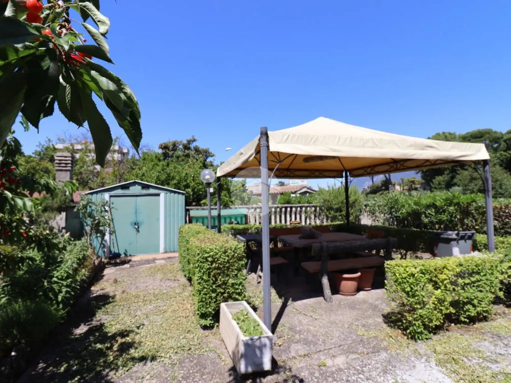 Aed - Semi-Independent House with Private Garden in Terni