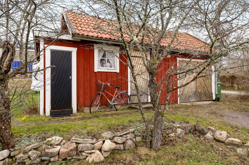 Exterior - Villa with Garden in Askerlunda