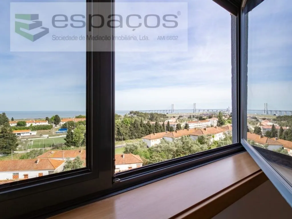 Toad - Luxury Apartment with River View in Bobadela