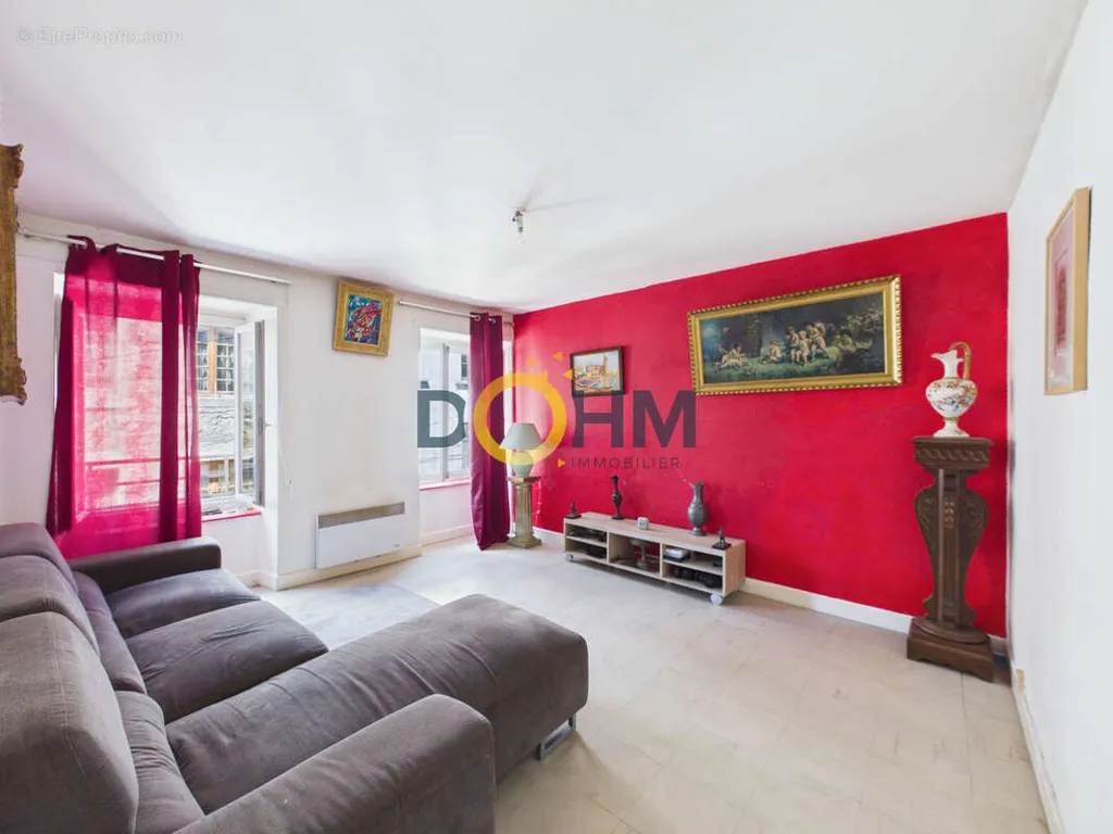 Séjour - Immeuble avec 3 Appartements en Centre Bourg à La Chaise-Dieu