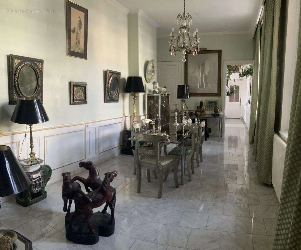 Söögituba - 5-Piece Apartment with Balcony in Lyon 2ème