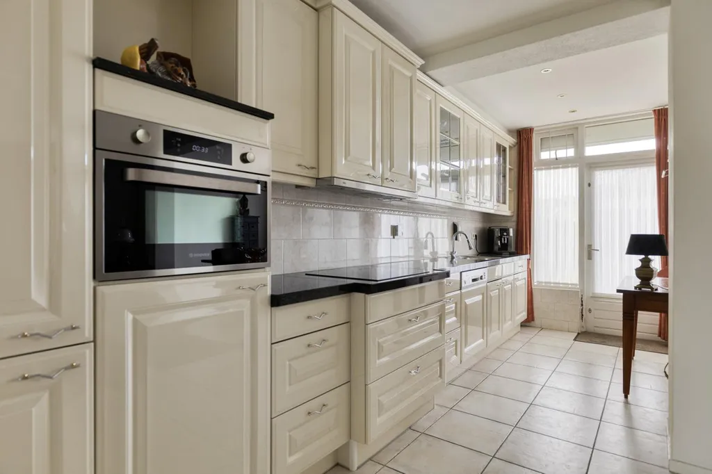 Cuisine - Corner House with Garden in 's-Hertogenbosch