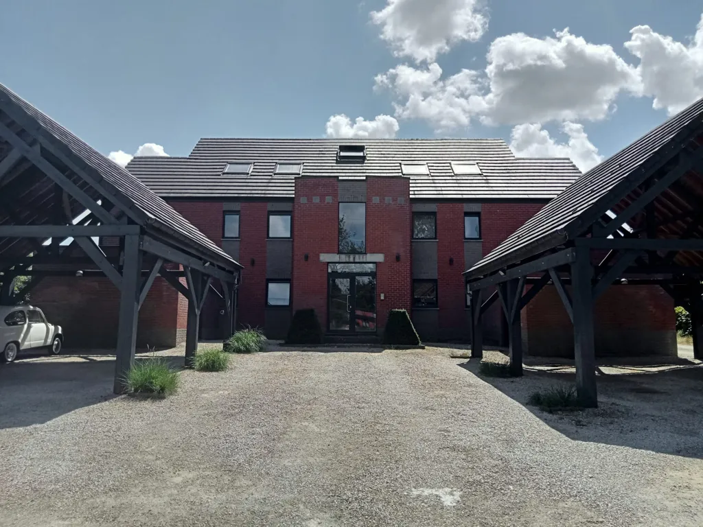 Extérieur - Appartement avec Terrasse dans une Rue Calme à Les Bons Villers
