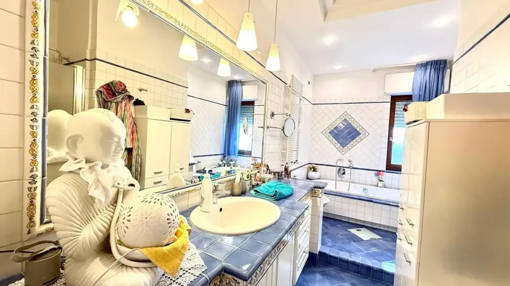 Salles de bain - Rustic Apartment with Balconies in Naples