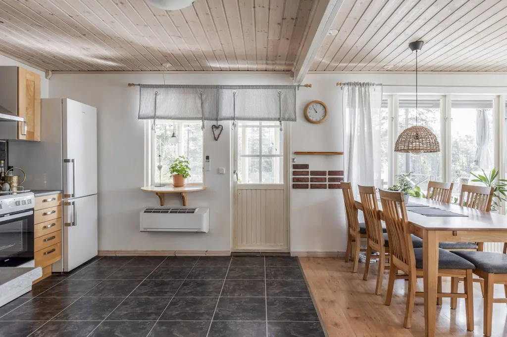 4-toaline maja asukohas Askersunds kommun
