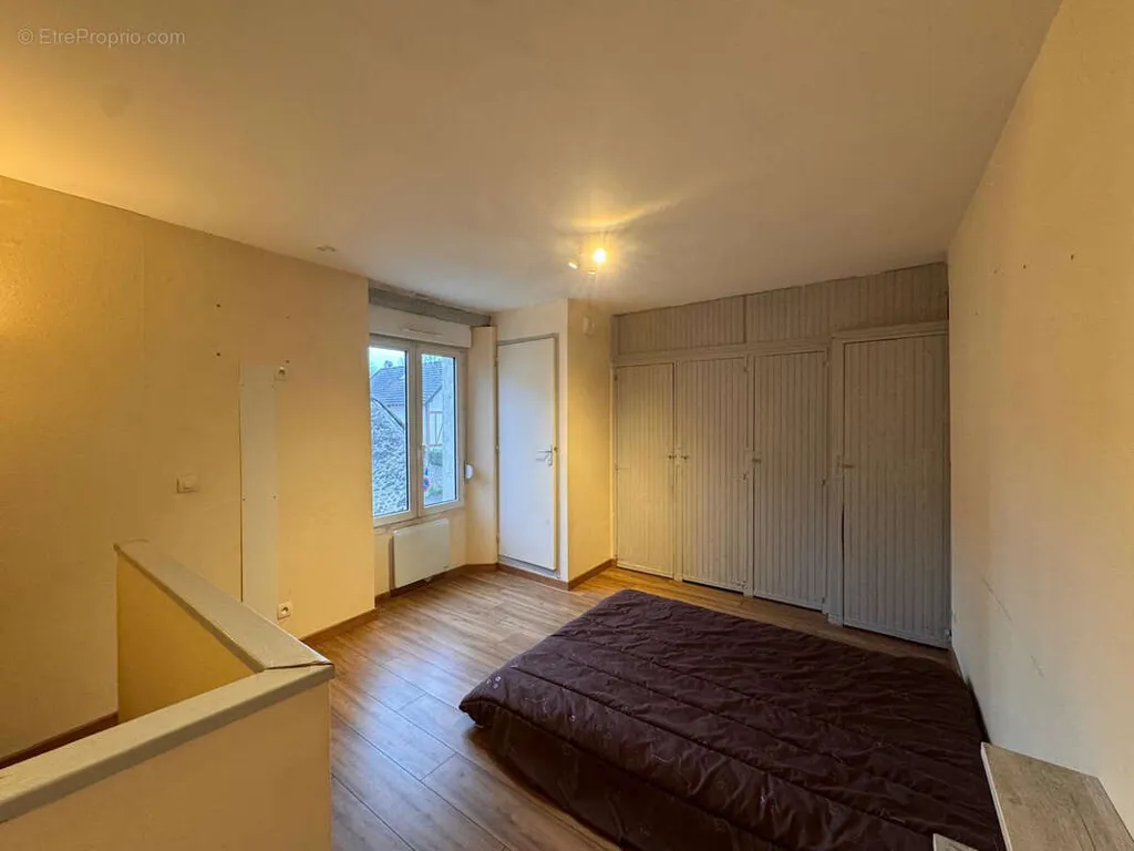 Chambres - Appartement Duplex avec Jardin d'Entrée à Cerny