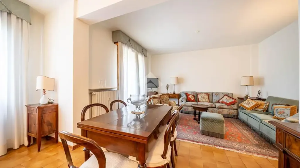 Séjour - Spacious Apartment with Garage in Rubiera Centre