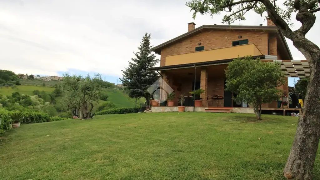 Jardin - Panoramic Villa with Garden in San Marino