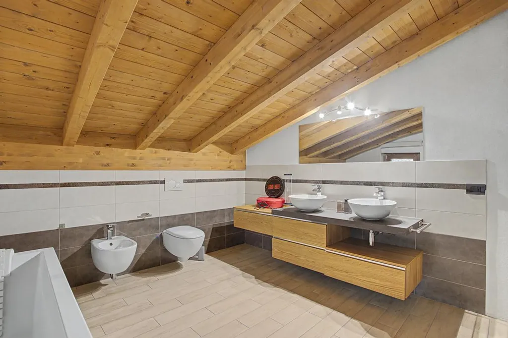 Vannitoad - Rustic Three-Level Apartment in Valganna