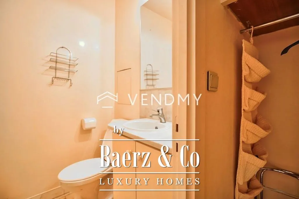 Bathrooms - Luxury Flat with Garden View in Paris