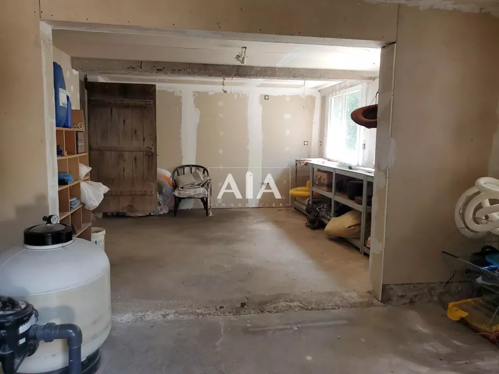 Garaaž - Charming Property with Pool between Civray and Ruffec