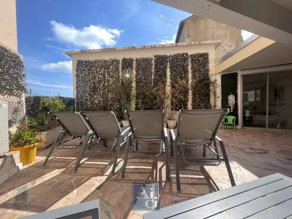 Terrass - Spacious 6-Piece Apartment in Cannes