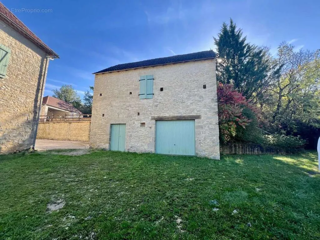 Välivaade - Extensive Property with Pool in Salviac