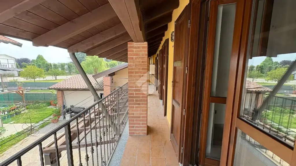 Balcony - Spacious 4-Bedroom Apartment in Sozzago
