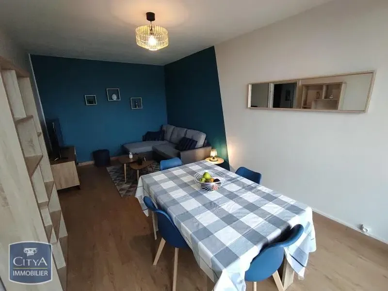 Salle à manger - Chambre Meublée avec Balcon à Limoges