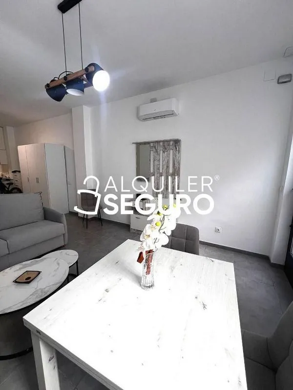 Elutuba - Studio with Air Conditioning in Adelfas