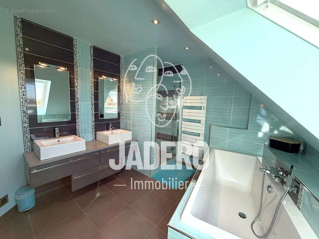 Salles de bain - Maison d'Architecte avec Piscine sur le Plateau Est